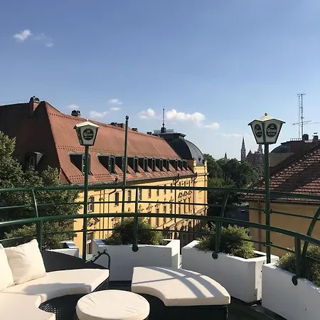 City Hotel