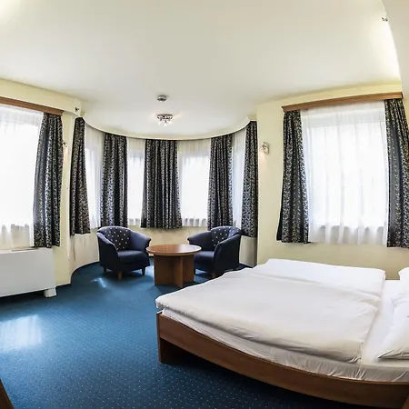 City Hotel